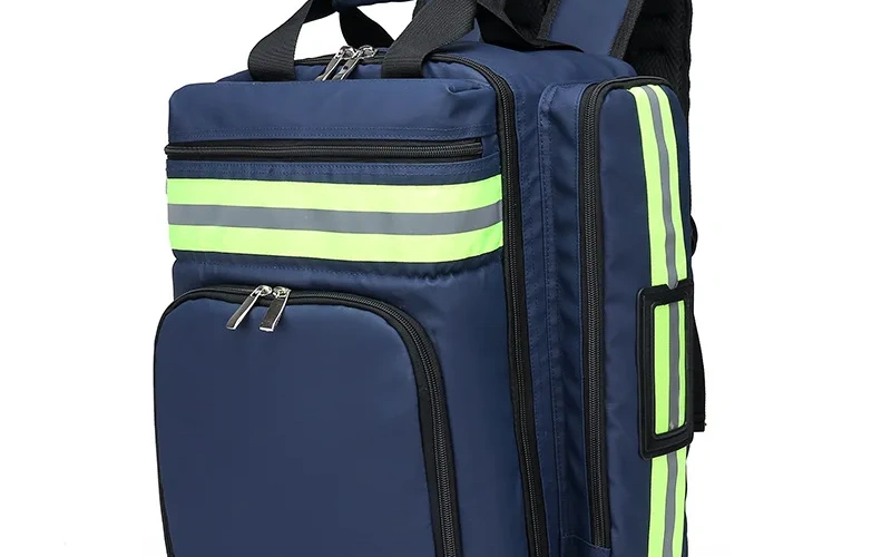 large-capacity-firstaidkitbag-for-emergencies